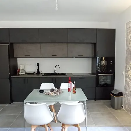 Serenity - Brand New In Village Apartment Ermioni