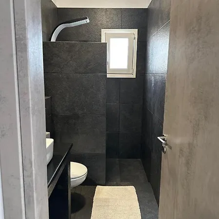 Serenity - Brand New In Village Apartment Ermioni